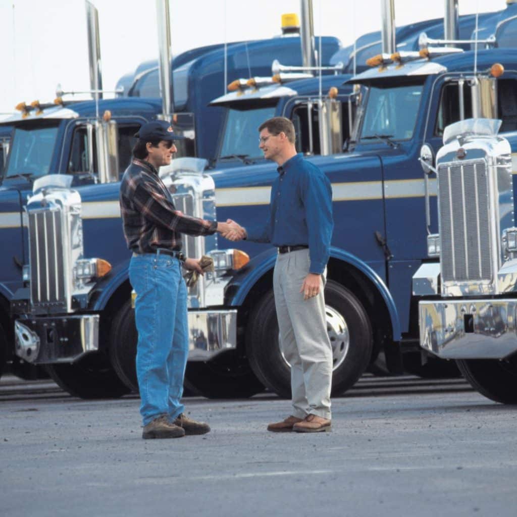 קצין בטיחות במיקור חוץ או אינהאוס